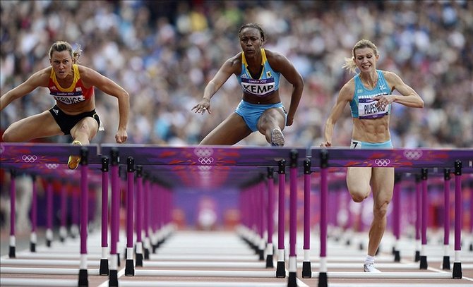  Ivanique Kemp (BAH), middle, competes in the women's 100m hurdles heats during the 2012 London Olympic Games at Olympic Stadium. Robert Deutsch-USA TODAY Sports