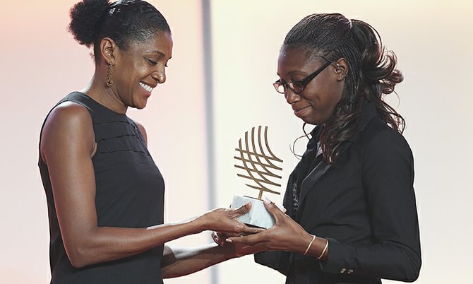 RISING STAR: Anthonique Strachan (right) receives the IAAF World Rising Star Award from Marie José Pérec.          (Photo courtesy of Giancarlo Colombo/IAAF)
