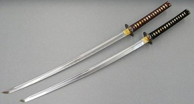 A picture of samurai swords.