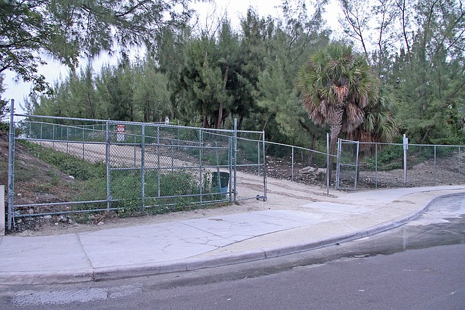 The entrance to Cabbage Beach.