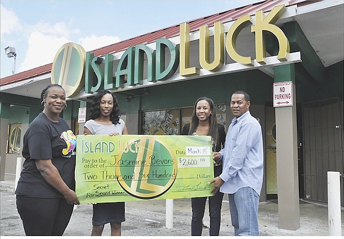 Jasmine Bevans picks up her Secret Sound prize from Desi Wallace, account executive at 100JAMZ, Freeport (left) and Kevin Roberts, manager of Island Luck, Grand Bahama (right). 
Photo: Vandyke Hepburn/BIS

