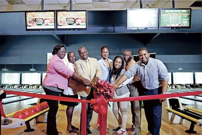 AFTER-SCHOOL ACTIVITY: Shown (l-r) are Joanne Woodside-Powell, president of The Bahamas Bowling Federation, coach Angela Smith, Joel Lewis, deputy director in Ministry of Education, Science and Technology, Leslia Brice, marketing director at Mario’s Bowling, Adrianna Fox, Island Luck COO, Keith Saunders, senior education officer for high school physical education and Rasdeniro Thompson, social media manager at Bamboo Shack.    
                                                                                                                                                                                                            Photo: Shawn Hanna/The Tribune