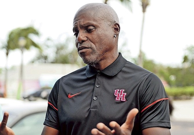Olympic champion Carl Lewis yesterday speaks with Bahamian athletes Demetrius Pinder, Steven Gardiner, Anthonique Strachan and Michael Mathieu at Curly’s, Arawak Cay Fish Fry.

Photo: Shawn Hanna/Tribune Staff