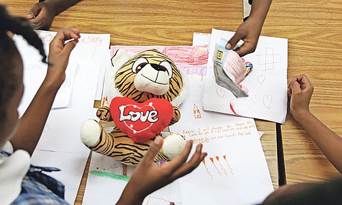 The desk of Eugene Woodside, a student of Albury Sayle Primary in grade three, decorated by his classmates with a note and teddy bear. Photo: Terrel W. Carey/Tribune Staff


