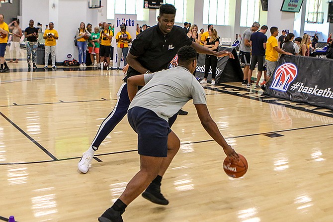 DEANDRE Ayton takes part in a Jr. NBA youth basketball clinic.
PHOTO: John Marc Nutt/10thyearseniors.com