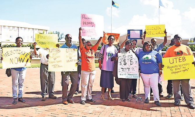 UTEB Members held a demonstration outside of The University of the Bahamas’ entrance. Photo: Shawn Hanna/Tribune Staff