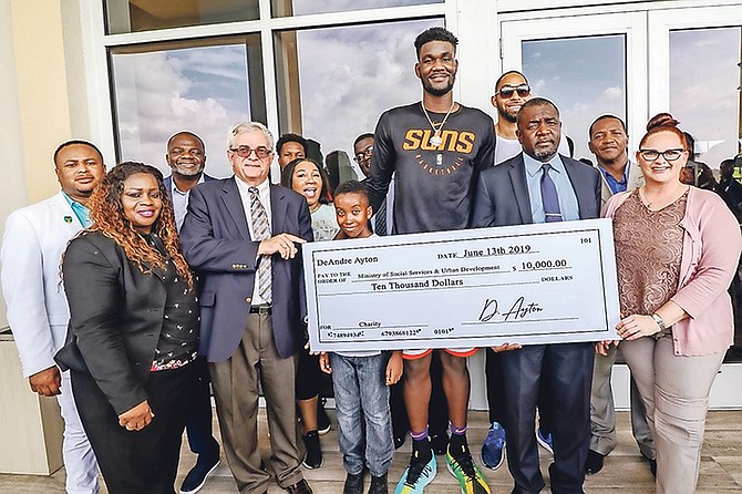 Deandre Ayton hosted a meet-and-greet at Fusion Superplex, and also made a $10,000 donation to the Ministry of Social Services and Urban Development. Photo: 10thYearSeniors.com