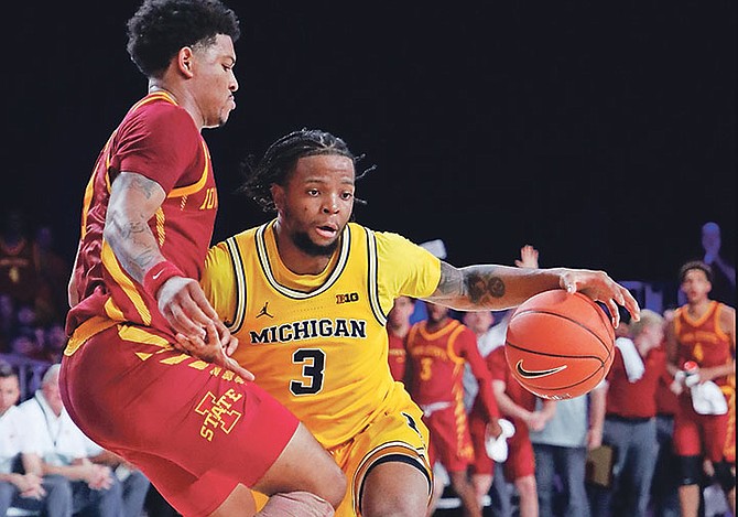 Xavier Simpson in action for Michigan against the Iowa State Cyclones.