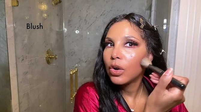 Toni Braxton in her makeup tutorial for Vogue.