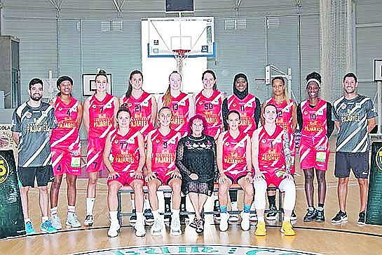 Lashann Higgs, second from far right, with members of her Embutidos Pajariel Bembibre PDM basketball team.