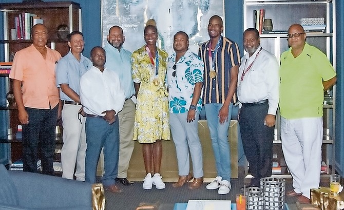 BOC past president Wellington Miller, far left, president Romell Knowles, far right, and other executives share a moment with 400m Olympic gold medallists Steven Gardiner and Shaunae Miller-Uibo.