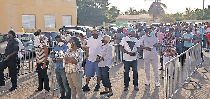 LONG lines at Doris Johnson Senior High School advanced poll. Photo: Donovan McIntosh/Tribune Staff