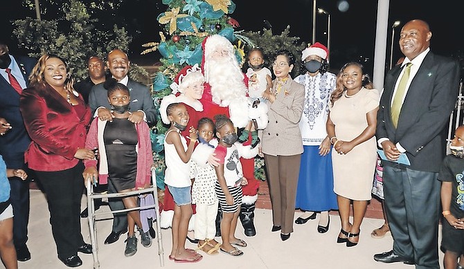 THE LIGHTING of the Christmas tree at the Southern Recreation Grounds for an Urban Renewal
event, with Santa and Ann Marie Davis, the wife of Prime Minister Philip “Brave” Davis, in attendance.
Photo: Donavan McIntosh/Tribune Staff