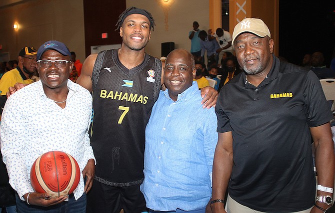 CHAVANO “Buddy” Hield is flanked by Deputy Prime Minister Chester Cooper, Prime Minister
Philip ‘Brave’ Davis and Minister of Youth, Sports and Culture Mario Bowleg.
Photo by Patrick Hanna/BIS
