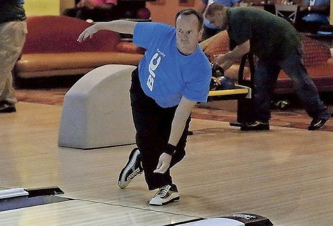 ON FORM: Defending champion David Slatter tops the leaderboard in the men’s division of the Bahamas Bowling Federation’s 2017 BTC National Bowling Championships.
Photo: Terrel W Carey/Tribune Staff