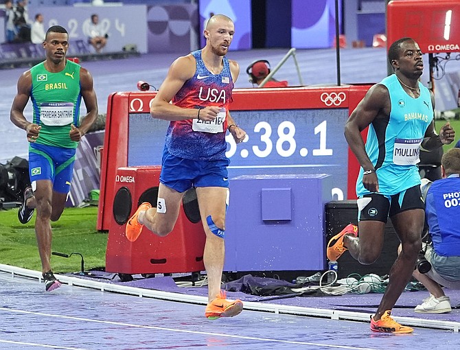 Ken Mullings competing in the men's 1,500m in the decathlon.