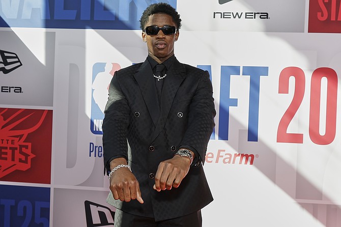 VALDEZ “VJ” Edgecombe Jr arrives for the first round of the NBA basketball draft on Wednesday, June 25, 2025, in New York. (AP Photo/Adam Hunger)