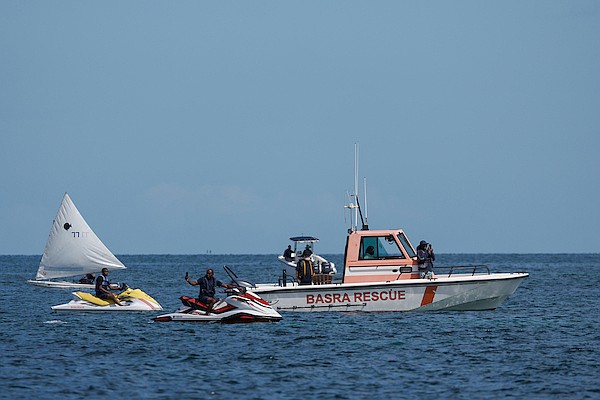 BASRA volunteers participate in a helicopter rescue diver deployment during the BASRA Boating Safety Day at Montague Beach on September 6, 2025. Photo: Dante Carrer/Tribune Staff