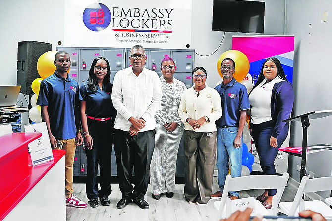 The Embassy Lockers team with Gejonte Miller, Minister of For-
eign Affairs and Public Service Fred Mitchell and Minister of
Transport and Housing JoBeth Coleby-Davis