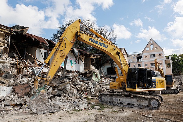 The former Arnold’s Department Store on Bay Street near Elizabeth Avenue is demolished on November 21, 2025. Photo: Dante Carrer/Tribune Staff